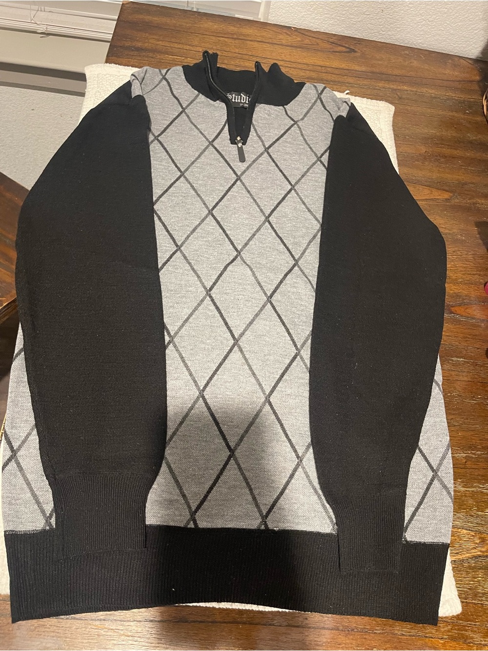 Omega Men's Gray & Black Argyle Quarter Zip Pullover